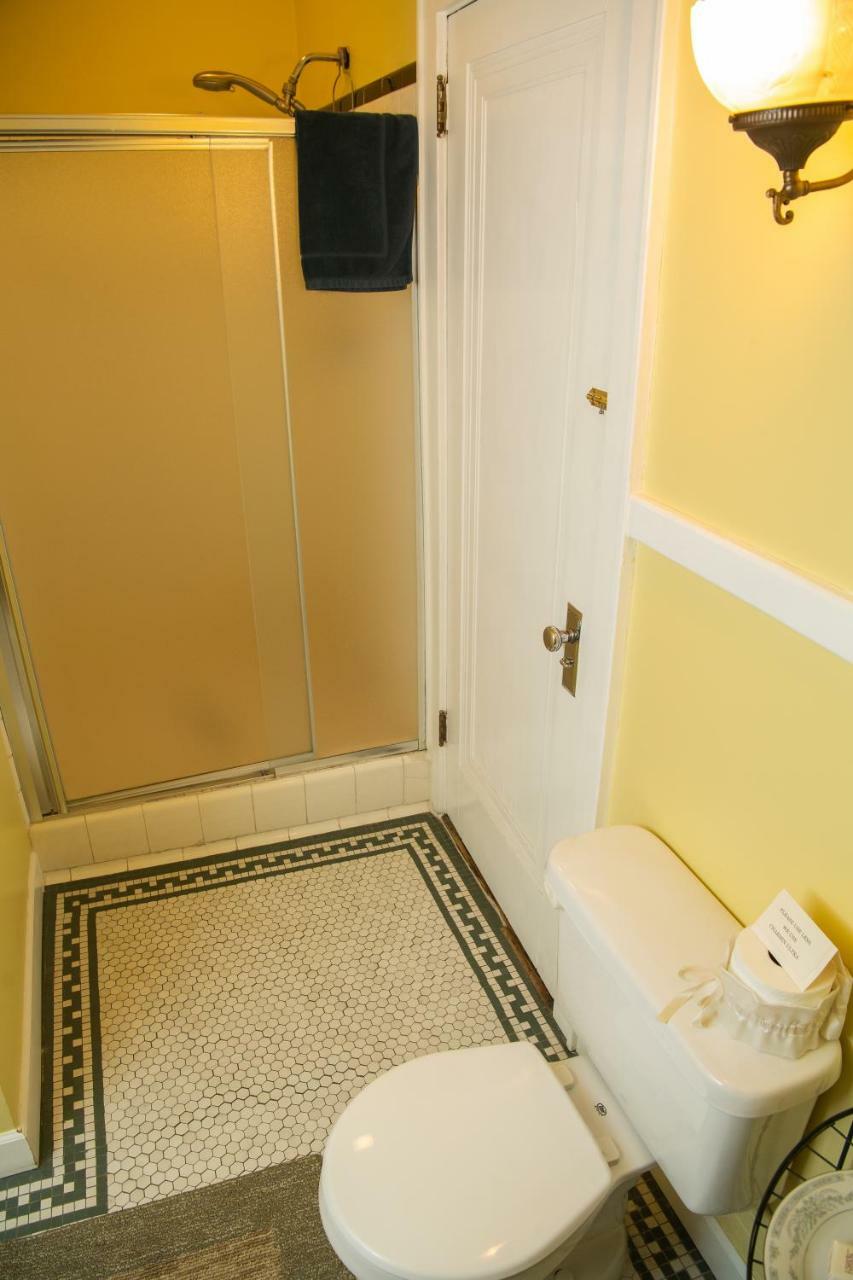 Spencer House Bed & Breakfast Erie Bilik gambar